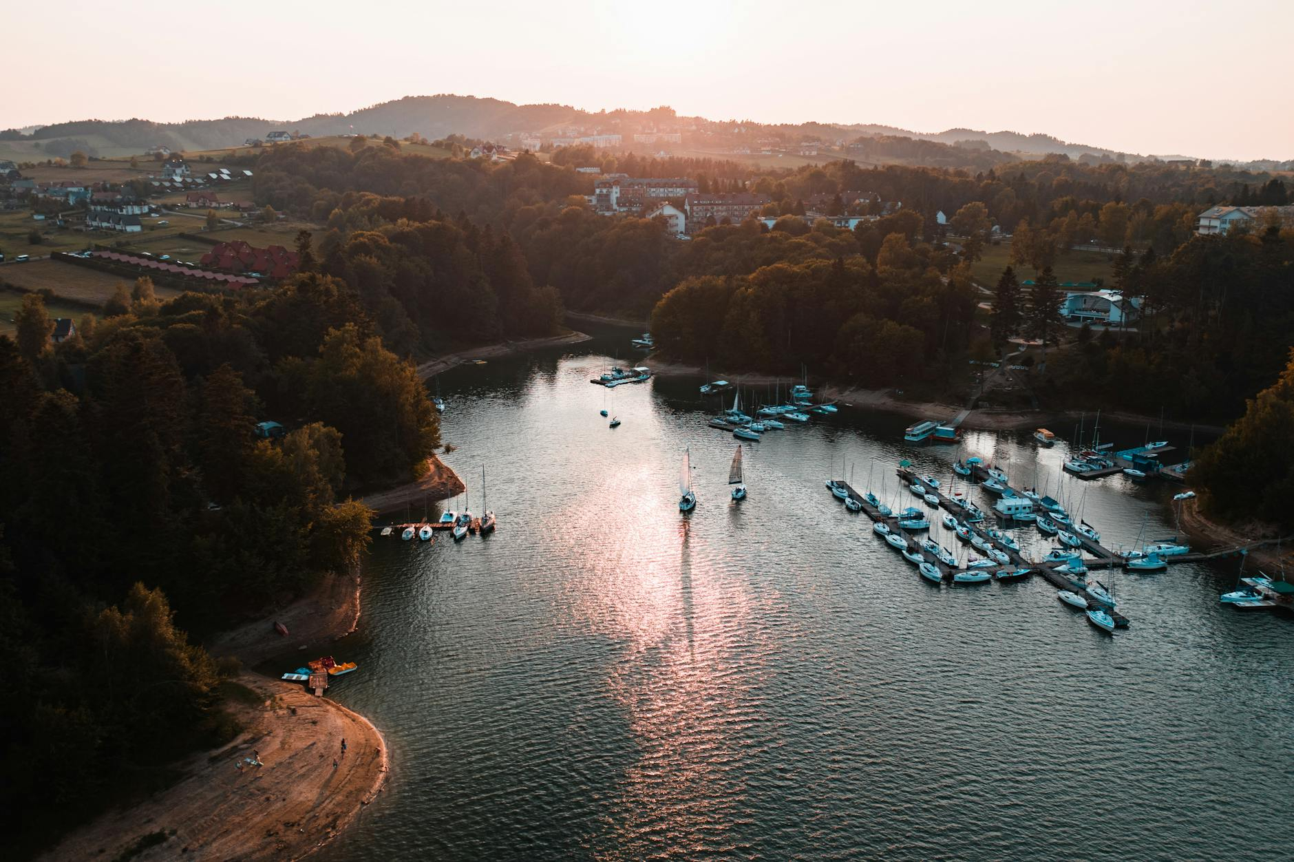 Wczasy nad jeziorem:? Poznaj 5 powodów, dlaczego warto wybrać Wielkopolskę!